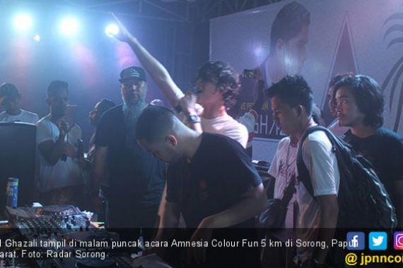 DJ Al Ghazali Menggoyang Sorong, Fan Protes Kurang Puas - JPNN.COM