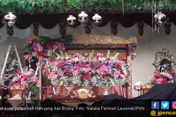 500 Tangkai Bunga Cantik di Pelaminan Kahiyang-Bobby - JPNN.COM