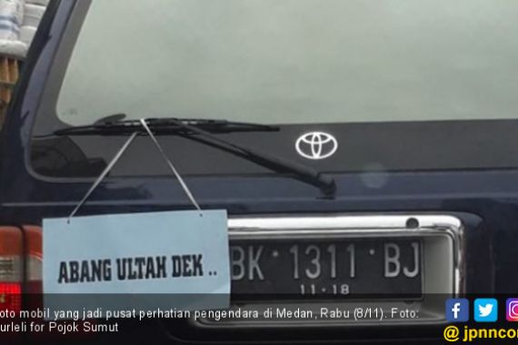 Hahaa..Tulisan di Belakang Mobil Ini Bikin Heboh - JPNN.COM