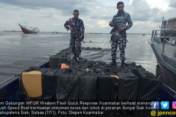 TNI AL Tangkap Speed Boat Bermuatan Barang Ilegal - JPNN.COM