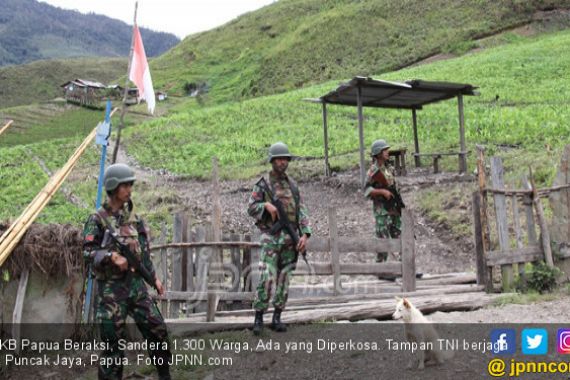 KKB Tembaki Helikopter TNI Pembawa Jenazah Serda Handoko - JPNN.COM