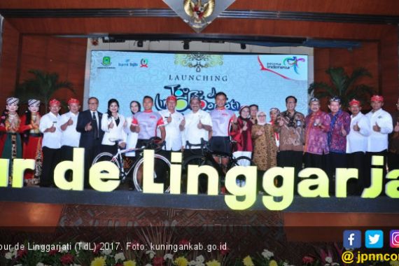 Peserta Tour De Linggarjati Lewati Objek Wisata di Kuningan - JPNN.COM