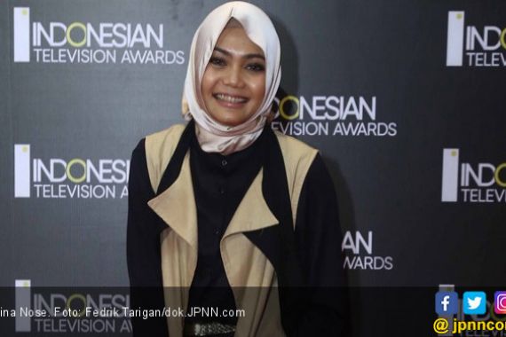 Dewi Gita Yakin Rina Nose Muslimah Sejati - JPNN.COM