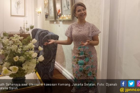 Ruth Sahanaya Senang Furnitur Bergaya Classic Modern - JPNN.COM