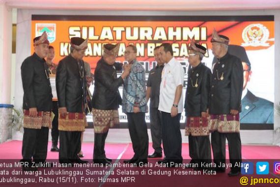 Pangeran Gelar Adat Lubuklinggau Untuk Zulkifli Hasan - JPNN.COM