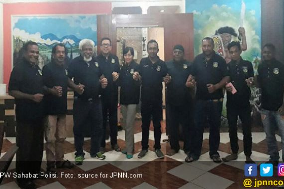 Sahabat Polisi Papua Barat Gelar Bakti Sosial di Manokwari - JPNN.COM