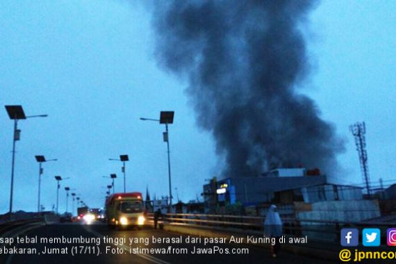 Pasa Aua Kuniang Bukittinggi Terbakar - JPNN.COM
