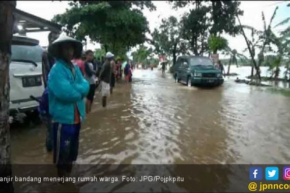 Air Terjun Lembah Anai Meluap, Empat Lokasi Terendam Banjir - JPNN.COM