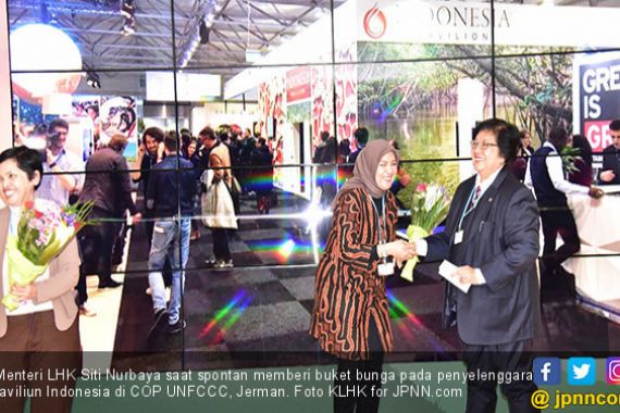  Jajanan Pasar dan Buket Bunga Menteri LHK di Jerman - JPNN.COM