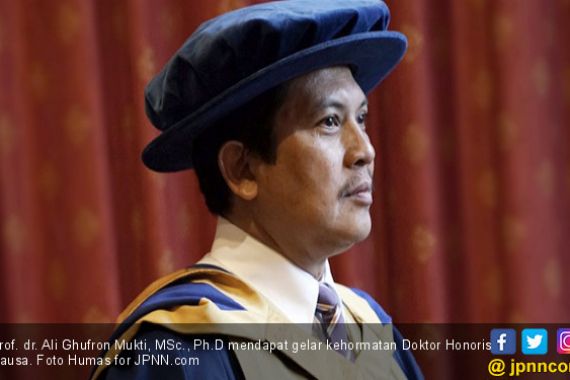 Prof Ghufron Raih Gelar HC dari Coventry University Inggris - JPNN.COM