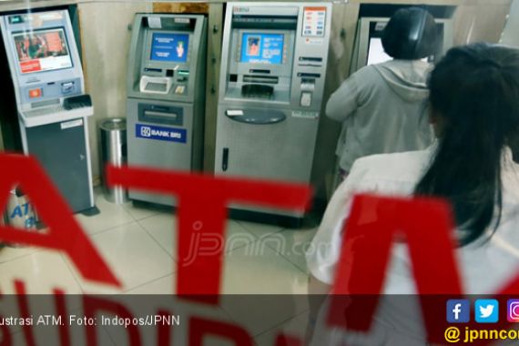 Hasil Rekaman CCTV, Pembobol Mesin ATM Beraksi Pukul 4 Subuh - JPNN.COM