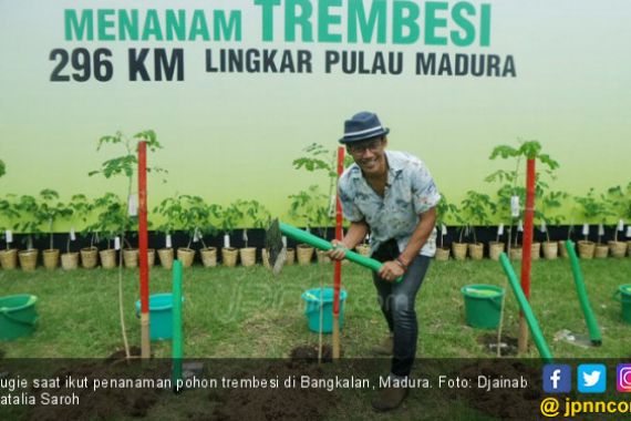 Nugie Lestarikan Alam dengan Ikut Menanam Trembesi - JPNN.COM