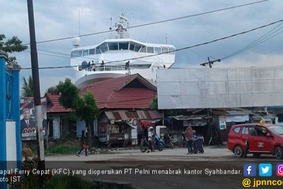 Apa Penyebab KFC Jetliner Tabrak Kantor Syahbandar? - JPNN.COM