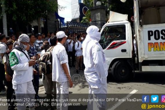 Massa 212 Menggeruduk Kantor DPP NasDem - JPNN.COM