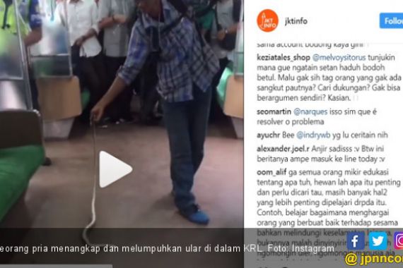 Aksi Heroik Pria Tangkap Ular di KRL Bogor-Angke jadi Ramai - JPNN.COM
