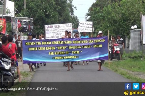 Dana Desa Tak Transparan, Kades Didemo Warga - JPNN.COM