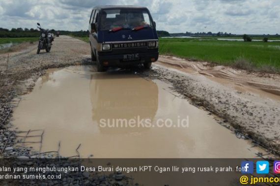 Duh, Jalan Ini Dah Mirip Kolam Ikan - JPNN.COM