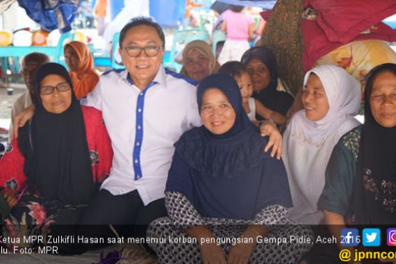 Zulkifli Hasan: Saatnya Saling Membantu dan Mendoakan - JPNN.COM