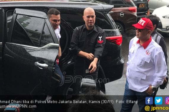 Datangi Polres Jaksel, Jack Lapian: Kami Harap Dhani Ditahan - JPNN.COM
