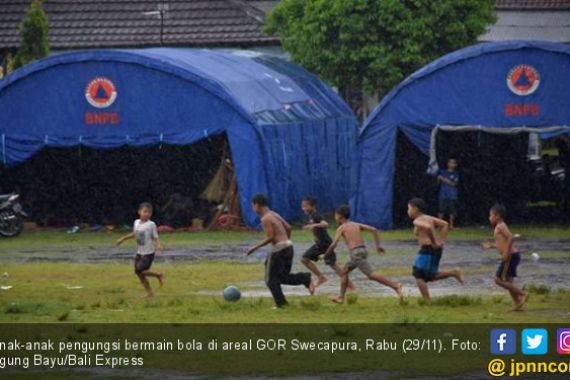 Lihat, Pengungsi Gunung Agung Tak Setegang Dahulu - JPNN.COM