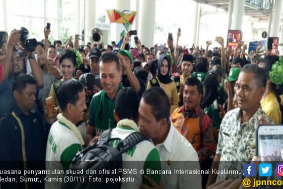 Meriah, Beginilah Penyambutan Skuat PSMS di Kualanamu - JPNN.COM