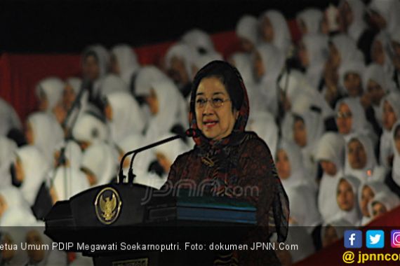 Presiden Jokowi Lantik Megawati di Istana - JPNN.COM