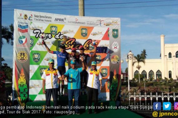 Tiga Pembalap Indonesia Rajai Etape Kedua Tour de Siak 2017 - JPNN.COM