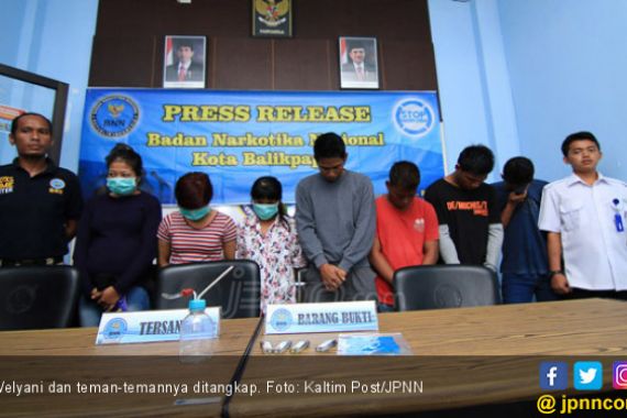 4 Pria dan 2 Wanita Tertangkap Basah Gelar Pesta Terlarang - JPNN.COM