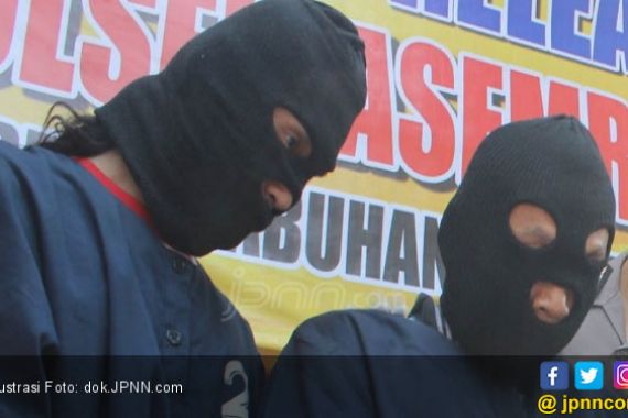 2 Pembunuh Bos Emas Diterjang Peluru, Ambruk - JPNN.COM