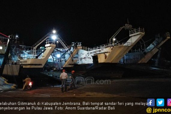 Cuaca Buruk, Penyeberangan Jawa-Bali Jadi Sering Buka Tutup - JPNN.COM