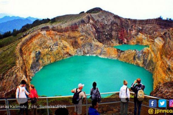 Pesona Danau Kelimutu Pikat Travelista Kanada - JPNN.COM