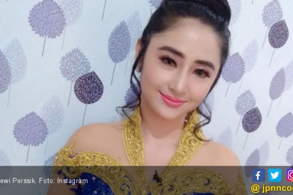 Kasus Terobos Busway, Dewi Perssik Tutup Pintu Damai - JPNN.COM