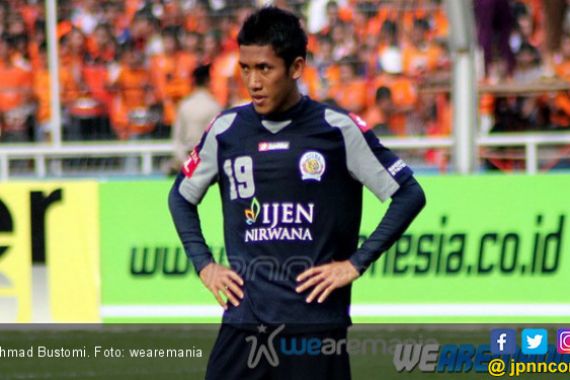 Ahmad Bustomi Ikuti Jejak Adam Alis Hengkang dari Arema FC - JPNN.COM