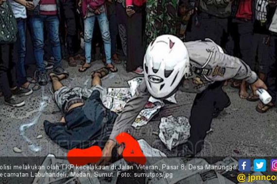 Coba Menyalip, Pengendara Ini Malah Berakhir di Kolong Truk - JPNN.COM