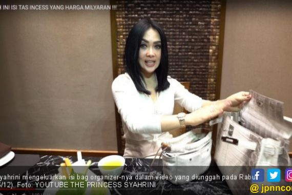 Syahrini Bongkar Tas, Ada Segepok Uang, 10 Parfum Mahal - JPNN.COM