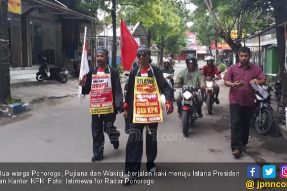 2 Warga Ponorogo Jalan Kaki ke Jakarta, Ingin ke Istana - JPNN.COM