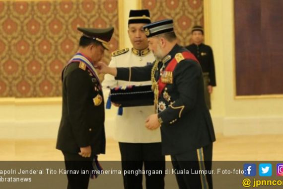 Tito Karnavian Terima Penghargaan dari Raja Malaysia - JPNN.COM
