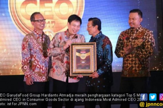 Penjualan Tumbuh 15%, Bos GarudaFood Group Raih Penghargaan - JPNN.COM