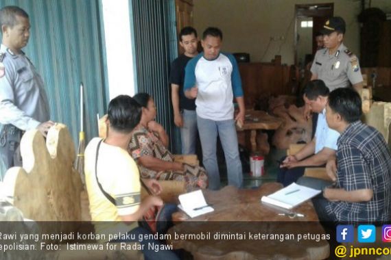 Lagi, Pelaku Gendam Berjubah Makan Korban - JPNN.COM