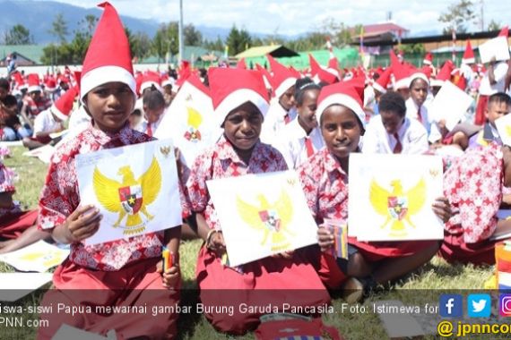 22.205 Siswa Papua Warnai Gambar Burung Garuda Pancasila - JPNN.COM
