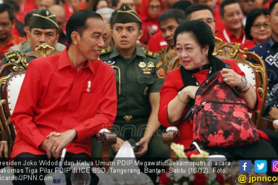 Ada Isyarat dari Kemeja Merah Jokowi di Rakor 3 Pilar PDIP - JPNN.COM