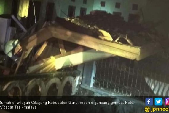 Gempa Besar Robohkan Rumah Warga Garut - JPNN.COM