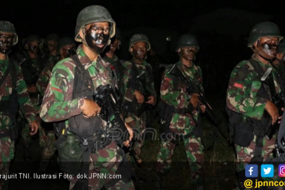 Begini Ajakan Cerdas Prajurit TNI Menenangkan Massa Aksi - JPNN.COM