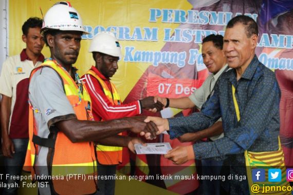 3 Warga di Kampung Papua Kini Nikmati Listrik Lebih Lama - JPNN.COM
