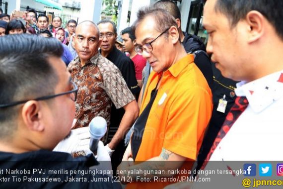Tio Pakusadewo Terancam Hukuman 20 Tahun Penjara - JPNN.COM
