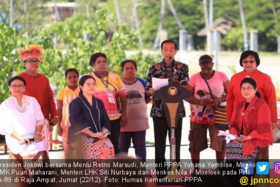 Peringati Hari Ibu di Raja Ampat, Jokowi Puji Mama Papua - JPNN.COM