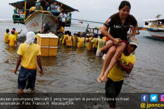 Kapal Feri Mengangkut 251 Orang Tenggelam di Filipina - JPNN.COM