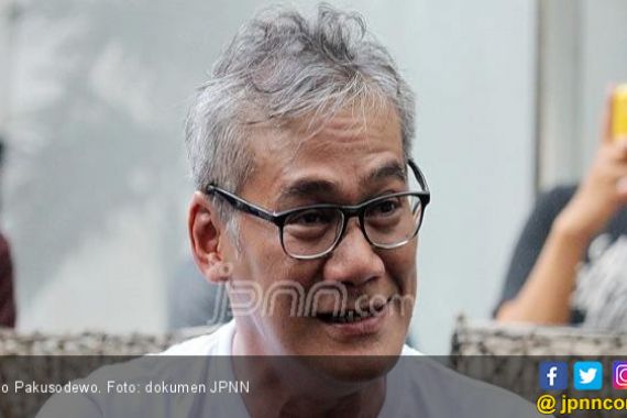 Tio Pakusadewo Dilarikan ke Rumah Sakit - JPNN.COM