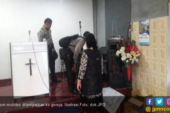 Gereja Dilempar Bom Molotov, Warga Tidak Takut - JPNN.COM