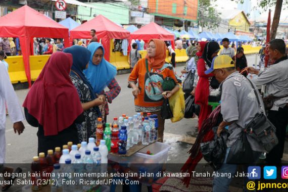 Manjakan PKL Tanah Abang di Jalanan, Anies Salahi Aturan - JPNN.COM